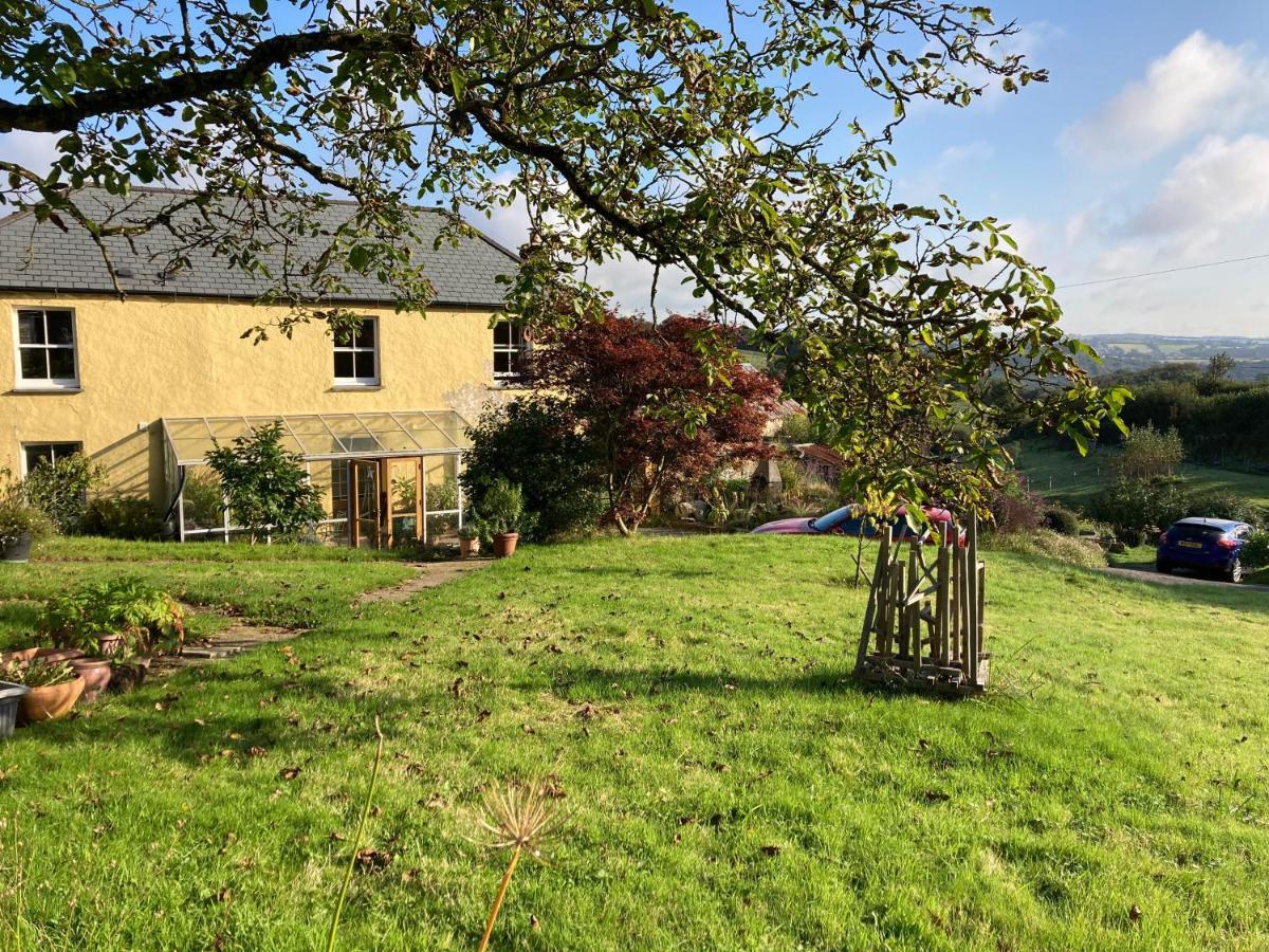 Frizenham Farmhouse Little Torrington Екстер'єр фото